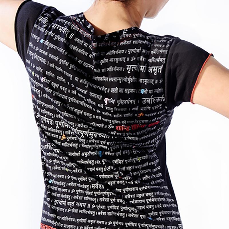 Om triyambakaum yajamahe Sughandhim pushti vardhnam Urva rukimav bandhnat Mrityor mukshiye mamrtat - Tee shirt yoga femme - Achamana