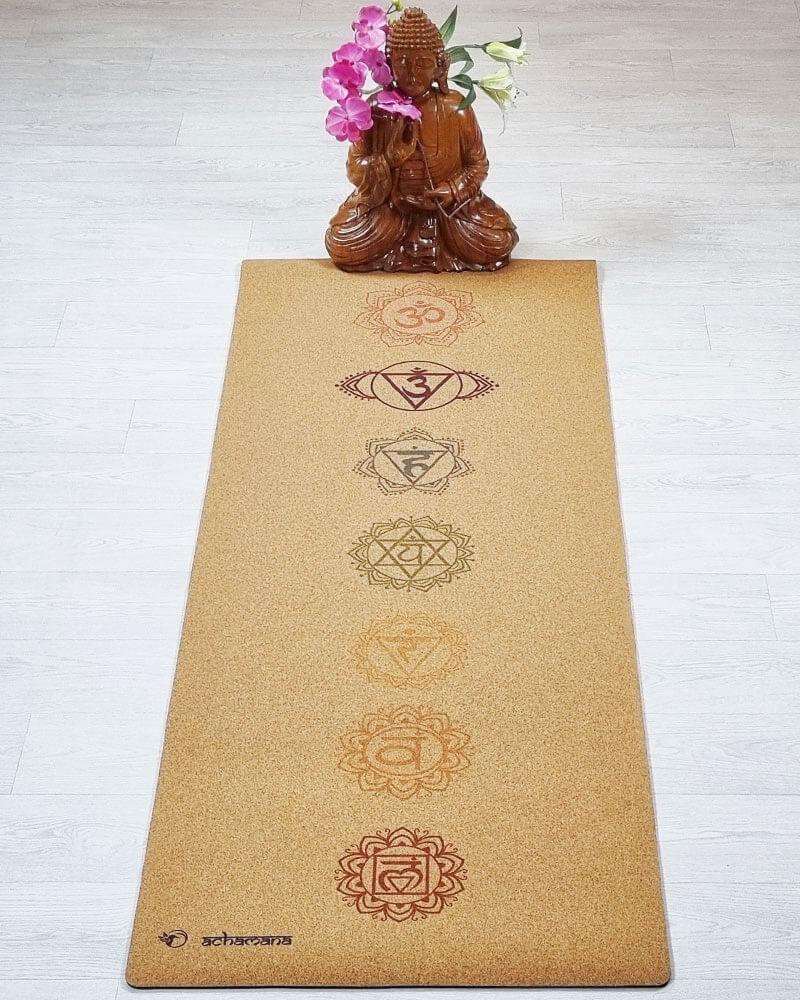 Tapis yoga ecologique en liège et gomme naturelle - Design 7 chakras | Achamana