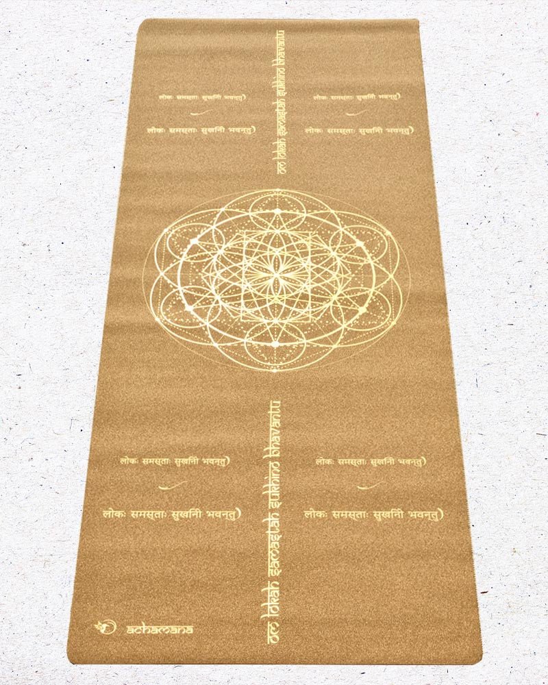 Tapis de yoga en liège fleur de vie et mantra yoga ipreion or | Achamana 