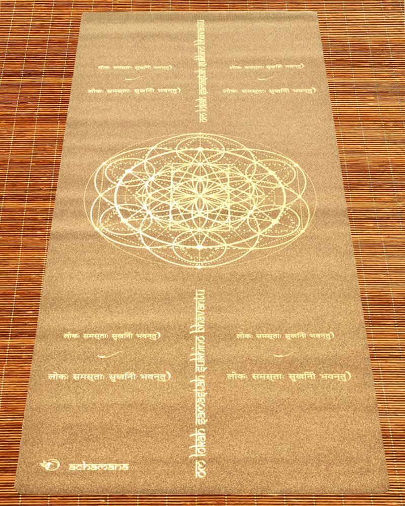 Boutique yoga Paris - Tapis de yoga de voyage en liège mantra Lokah Samastah Sukhino bhavantu | Achamana